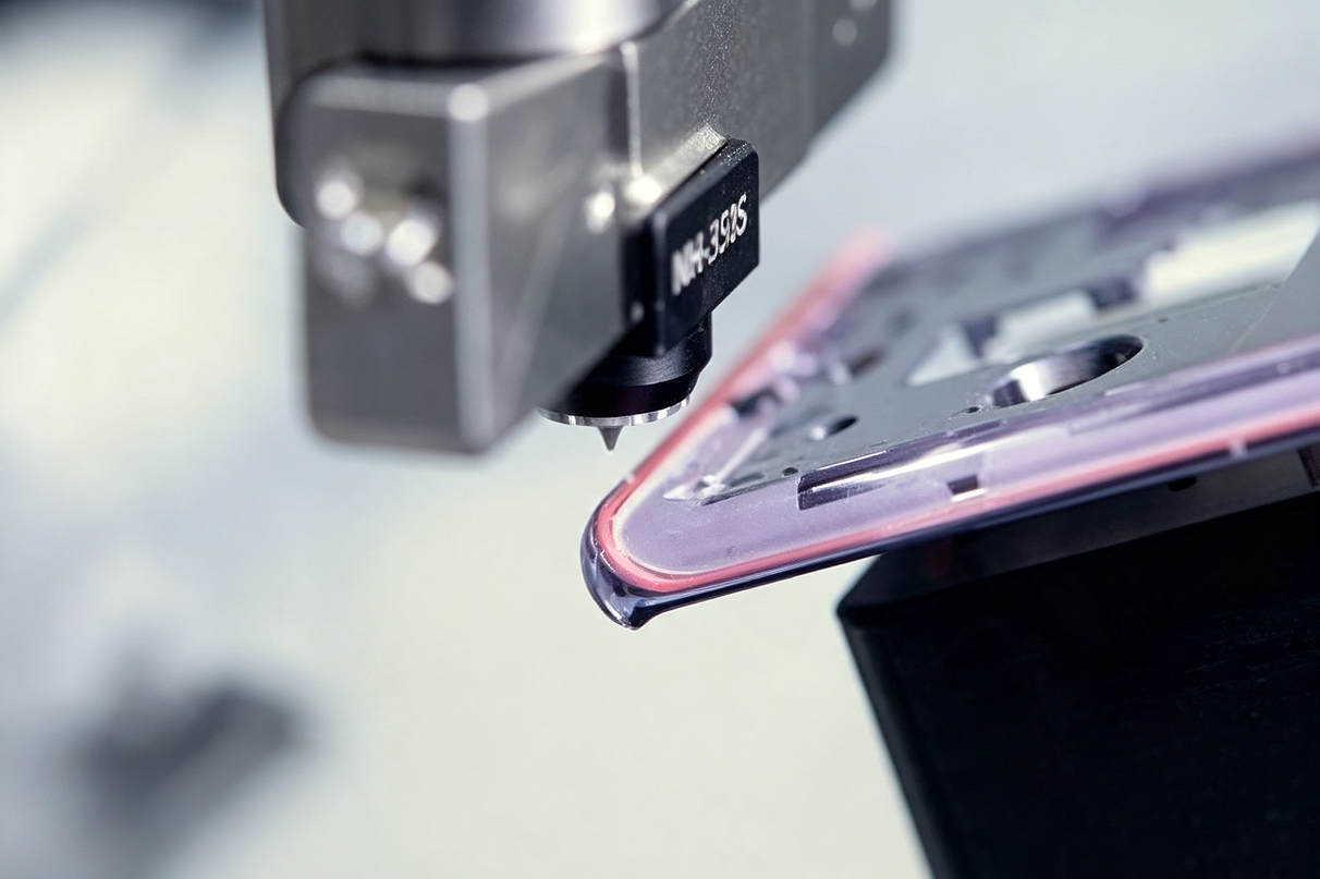 How Five-Axis Dispensing Machines Improve Smartphone Middle Frame Adhesive Dispensing?