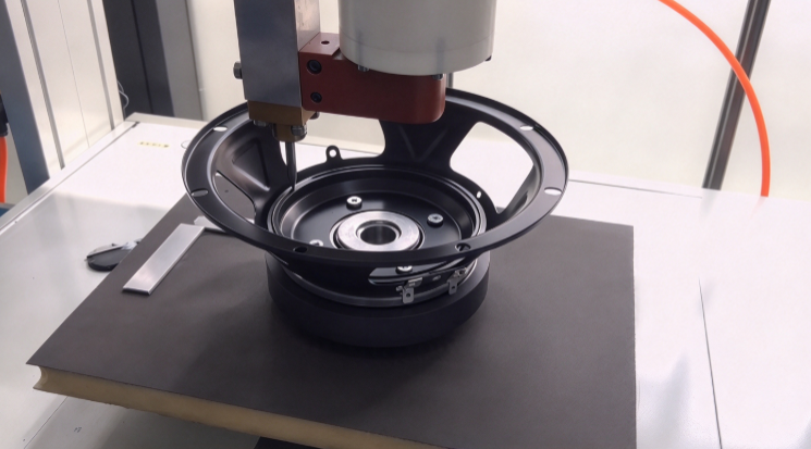 How Does an Automatic Dispensing Machine Apply Adhesive to Automotive Speakers?